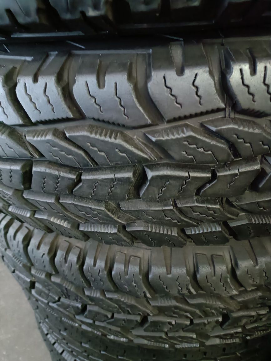 Pneus  235/85/16