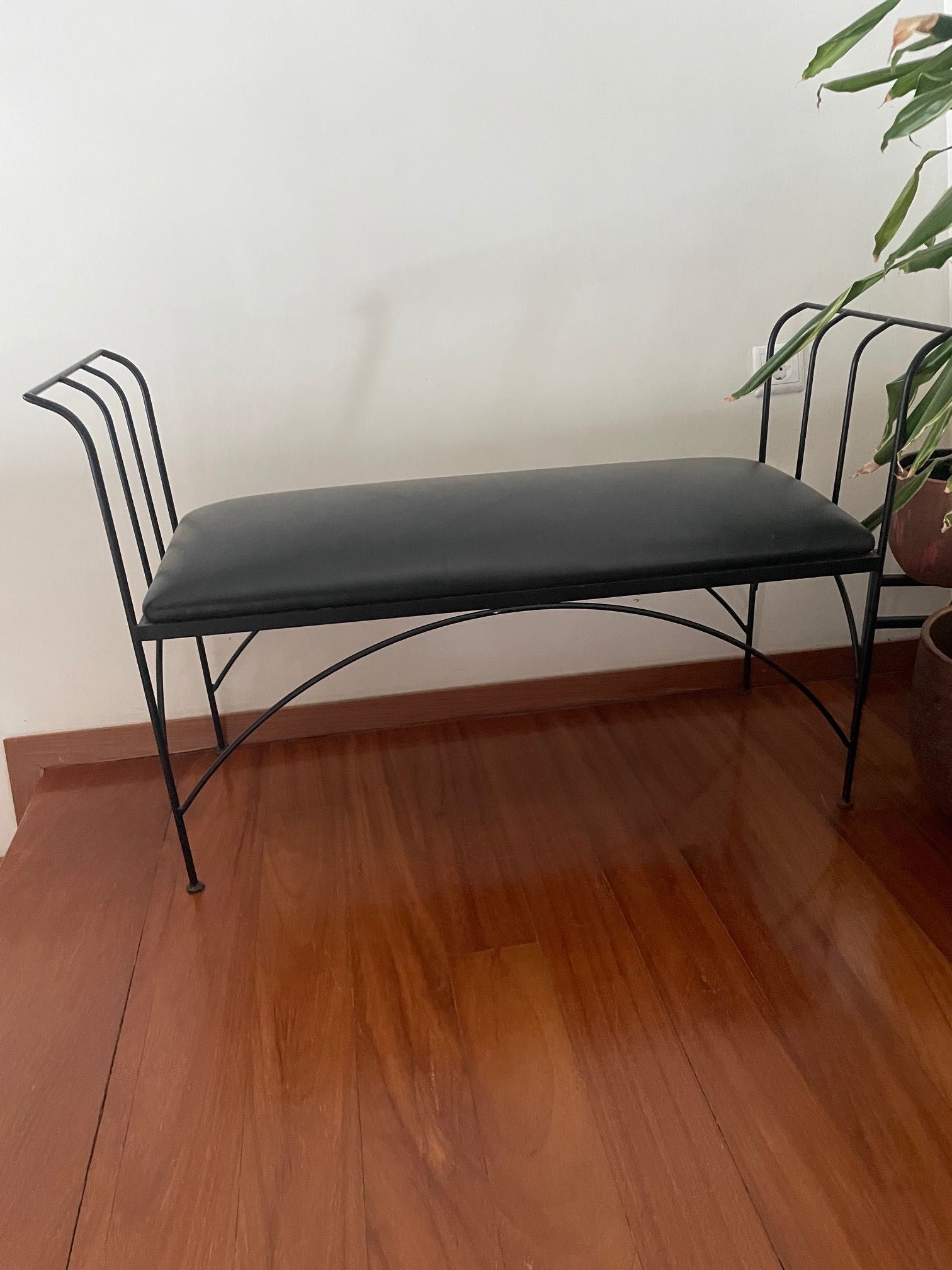 Banco ideal para sala de espera ou simplesmente para casa / jardim