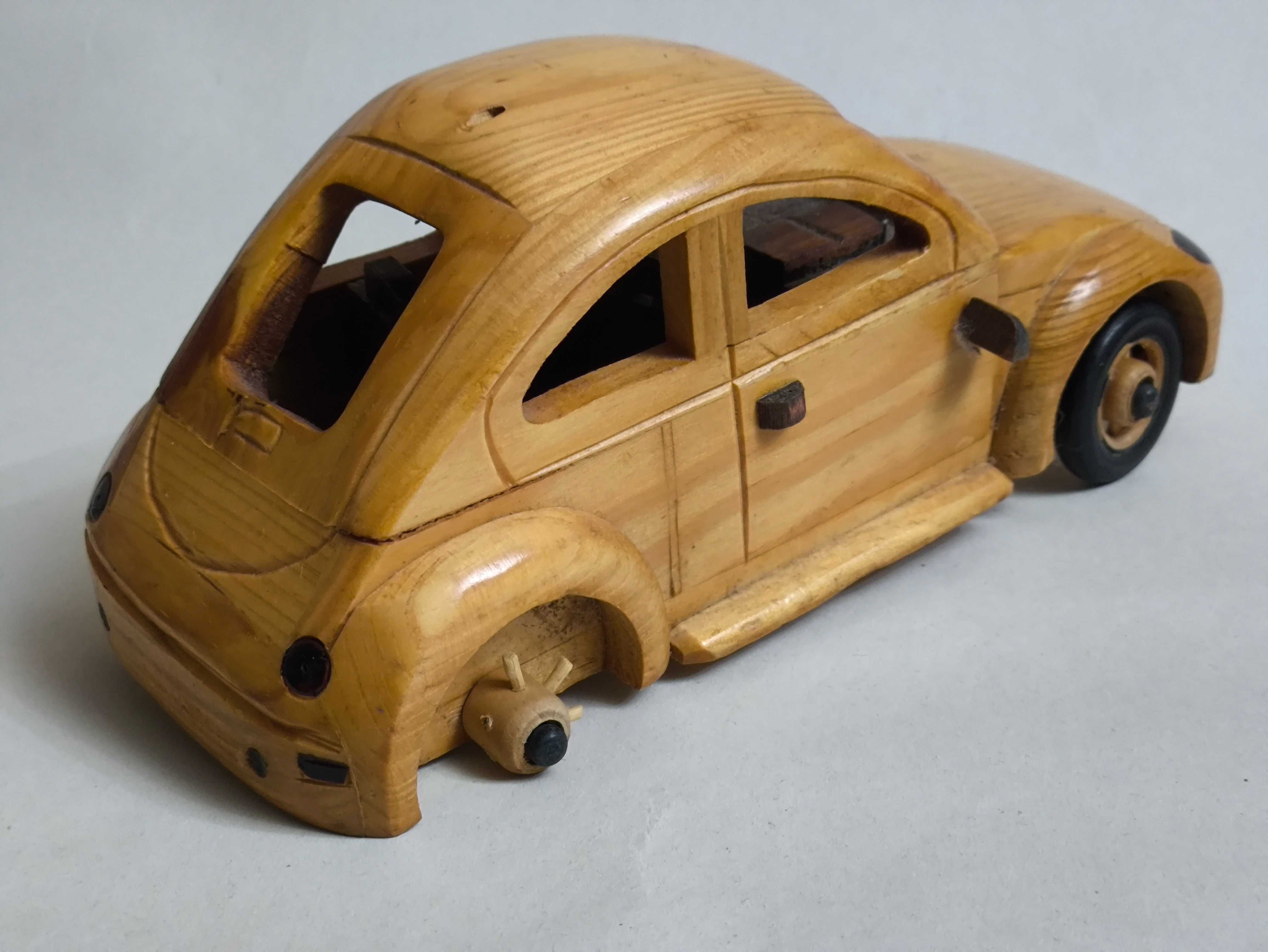 Машинка з дерева Volkswagen 1/18