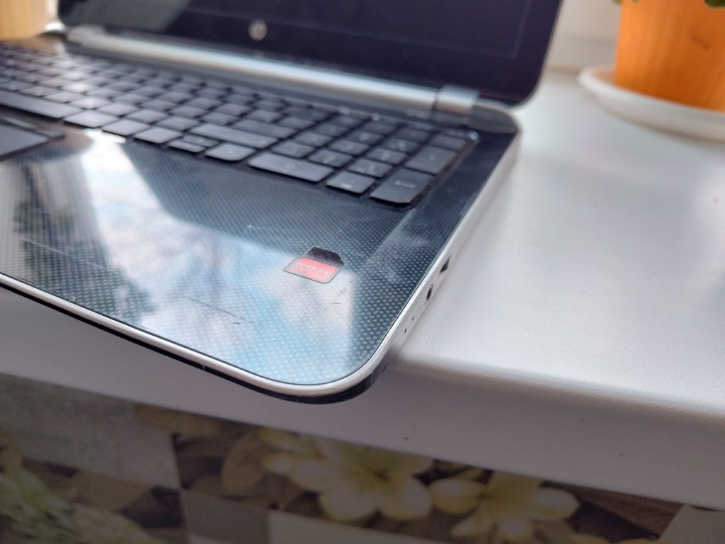 Продам ноутбук HP Pavilion 15-n032er 8гб оперативная