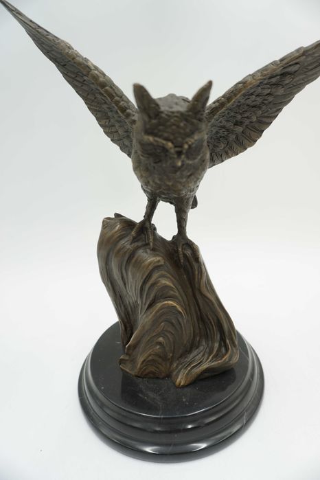 FIGURA Z BRĄZU SOWA w locie symbol mądrości