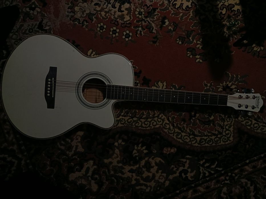 Продам гітару шестиструну