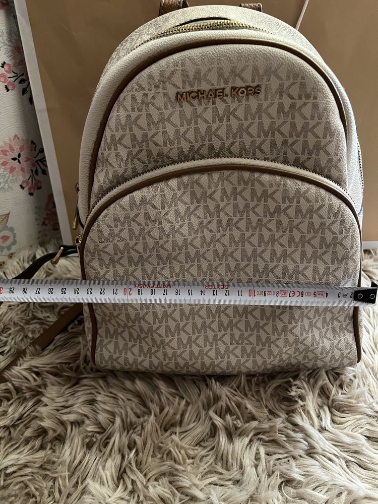 Michael Kors plecak rhea plecaczek sredni logowany monogram beżowy