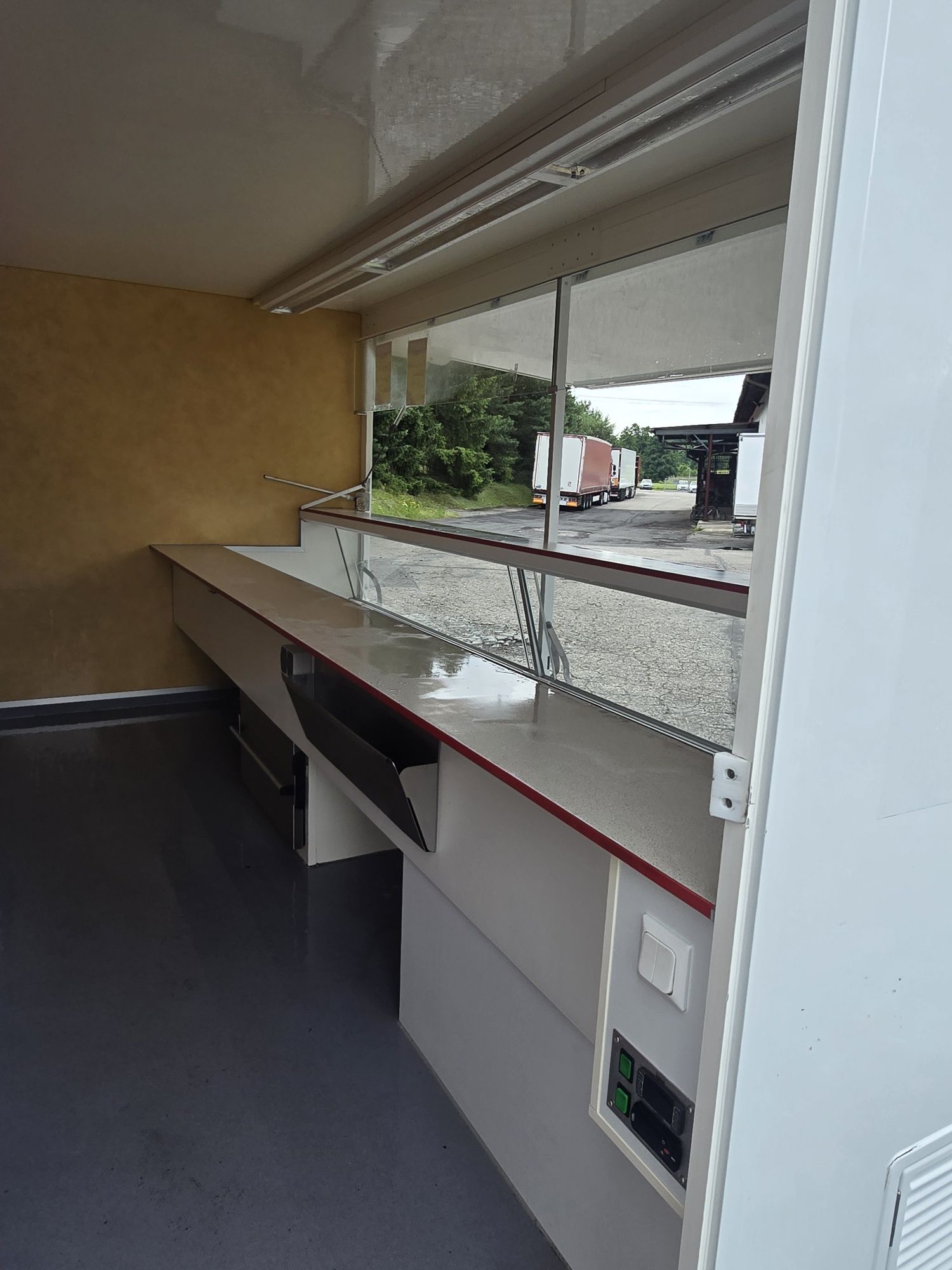 Autosklep Renault Master do Wędlin Ryb Food Truck