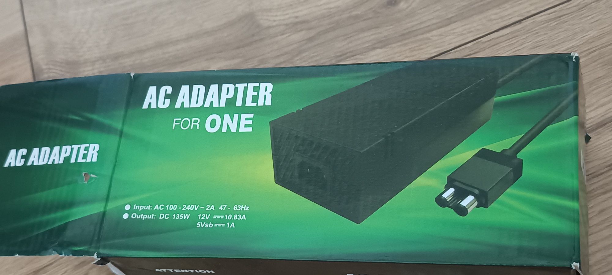 Zasilacz sieciowy do konsoli Microsoft Xbox One.