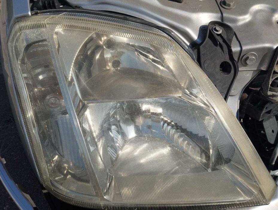 Opel Meriva A 1.6i 16V 5D 2008r.Lampa przednia prawa.