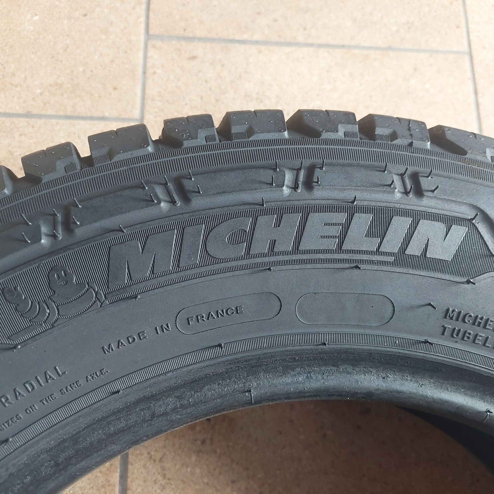 Opona wielosezonowa Michelin Agilis Cross Climate 195 75 R16 C