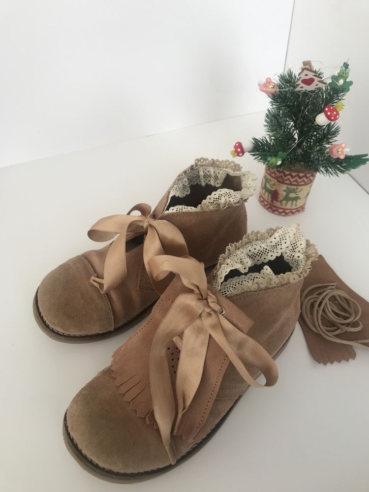 Botas Carneiras tamanho 33