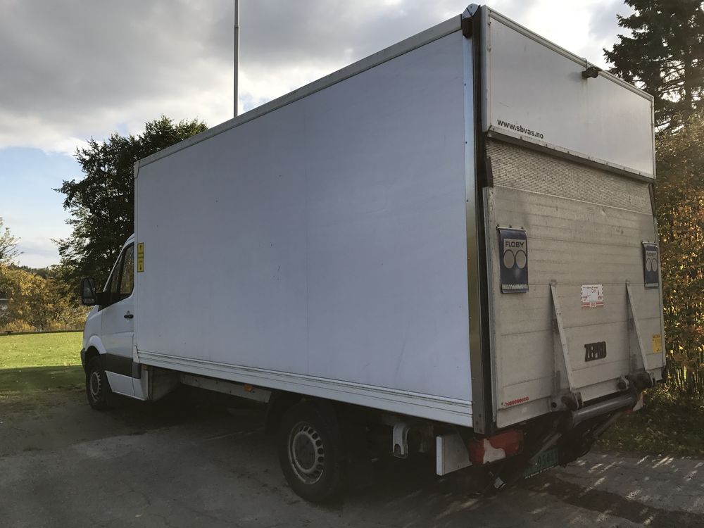 Mercedes Sprinter 318CDI, kontener z winda