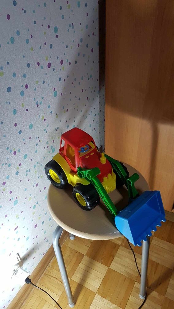 Traktor prawie nowy