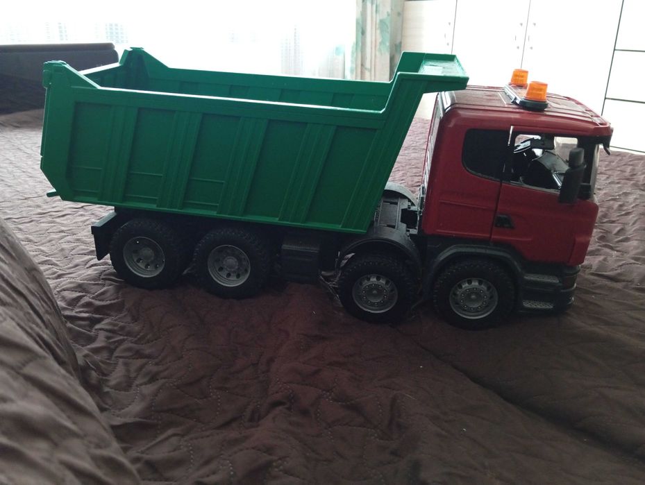 Продам іграшки bruder