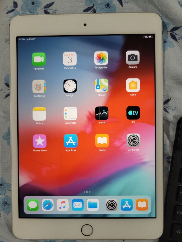 Apple iPad Mini 3rd Gen (A1599) 7.9" 64GB - Prateado/Branco, WiFi