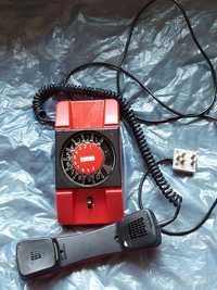 Stary telefon stacjonarny TELEKON RWT czerwony