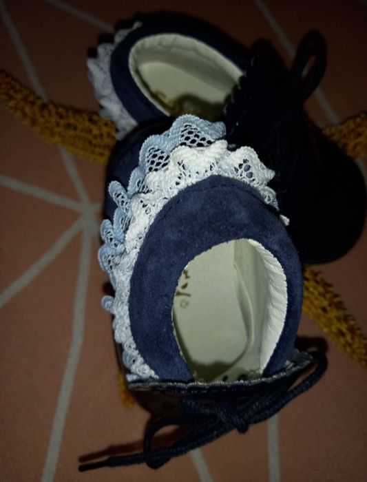 Botas menina froggy de verniz com folhinhos( usadas uma vez)