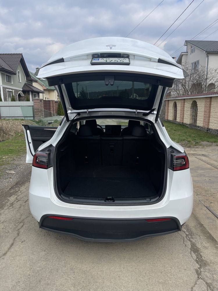 Tesla model y 2023 dual motor