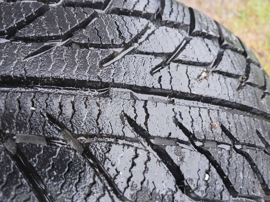 Opony Goodride zimowe 2 sztuki 205 55 R16