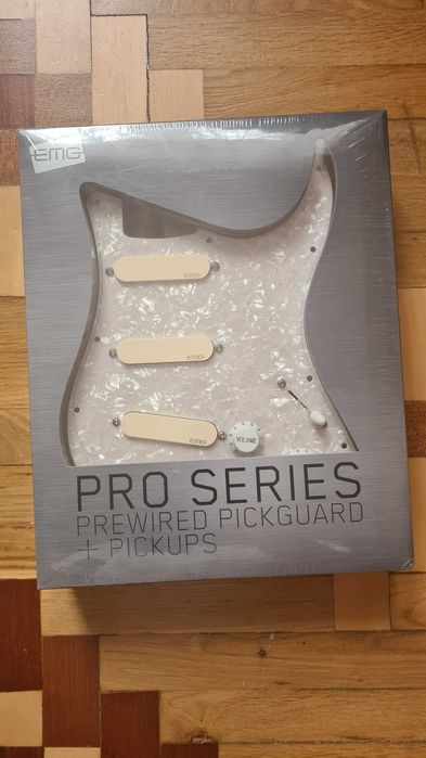 Пикгард в сборе EMG DG20 для гитары Fender Stratocaster