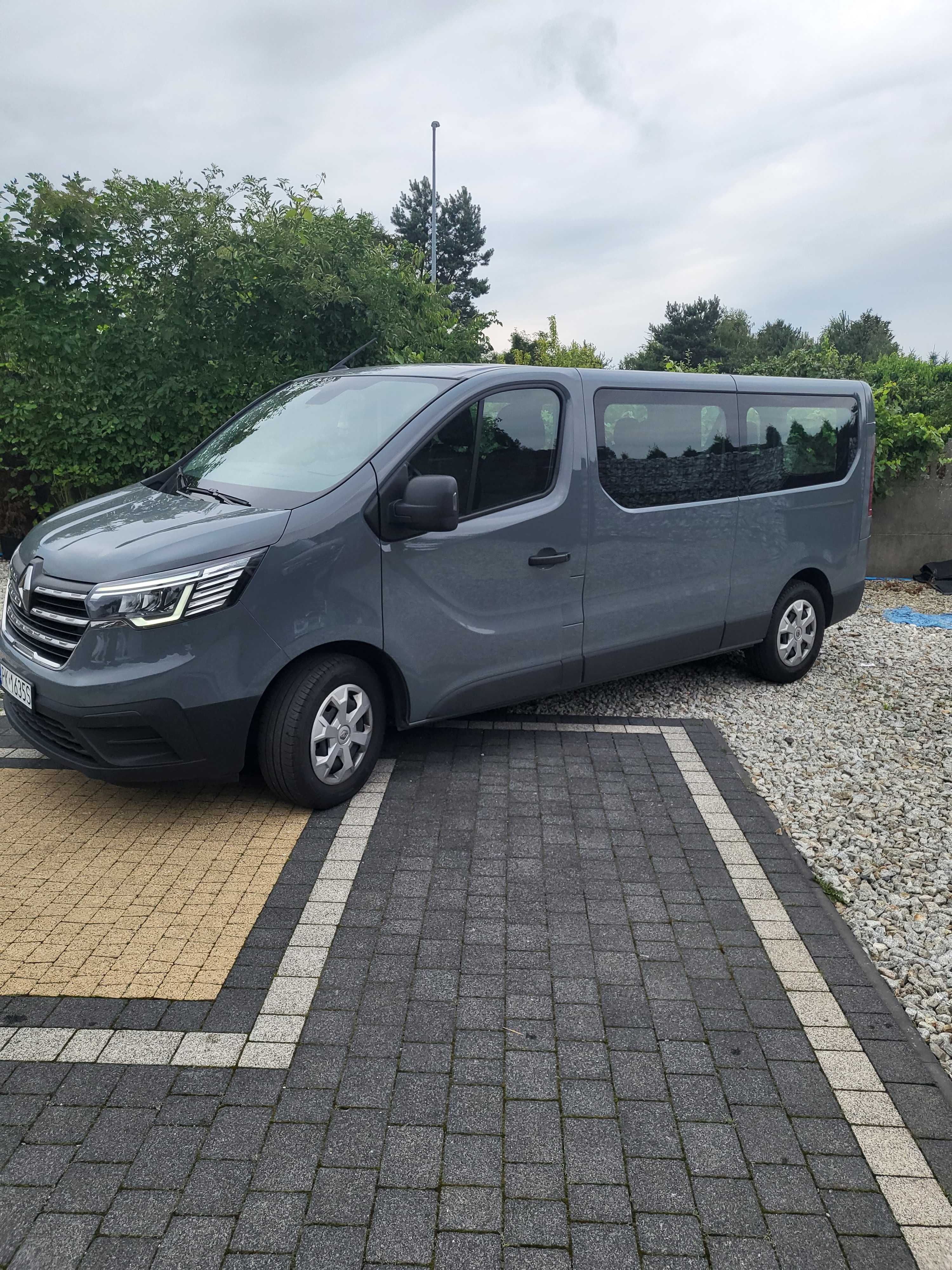 Przewozy na lotniska imprezy okolicznosciowe bus 9 osobowy