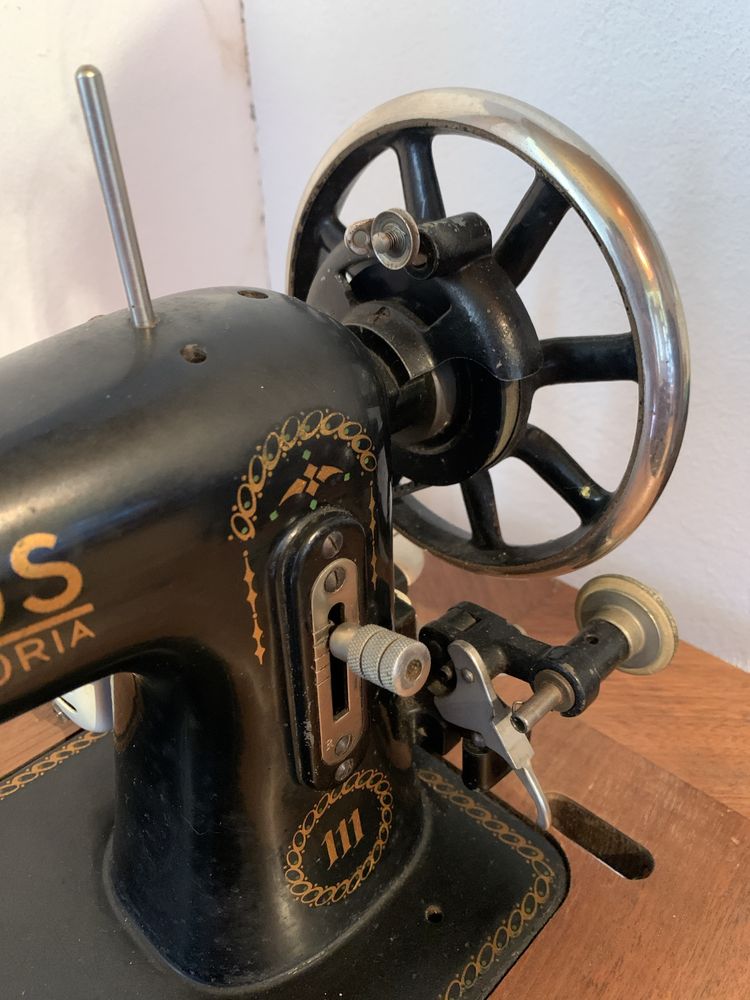 Maquina de costura MUNDLOS