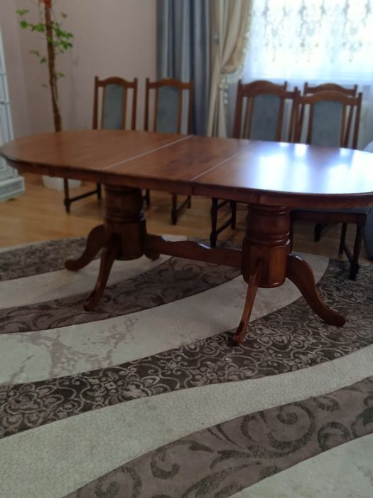 Продам стіл у дуже доброму стані.