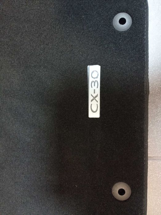 Nowe dywaniki welurowe Mazda CX 30