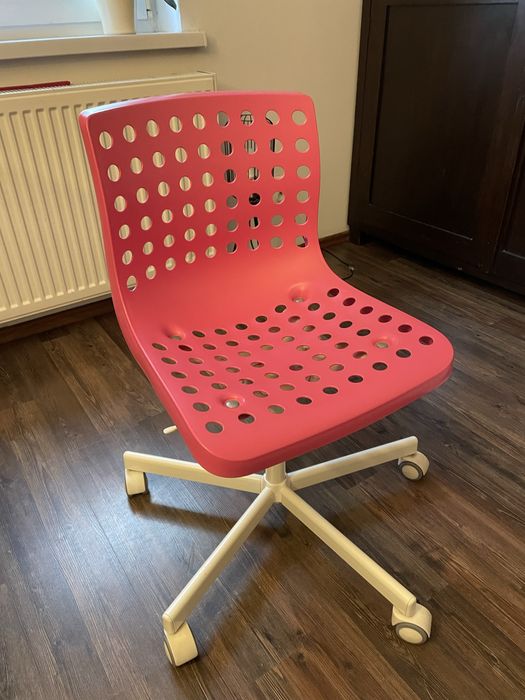 SKALBERG / SPORREN IKEA krzeslo obrotowe rozowe biurkowe