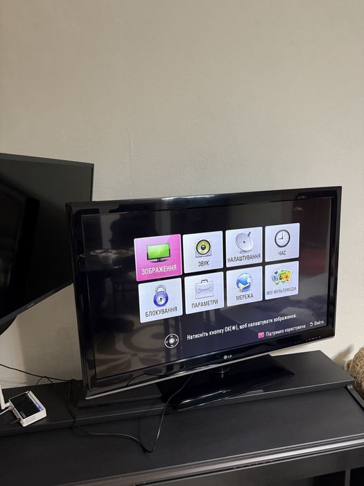 Телевізор LG42 LM34000