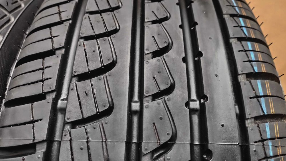 шини 215/55R17.  Pirelli.