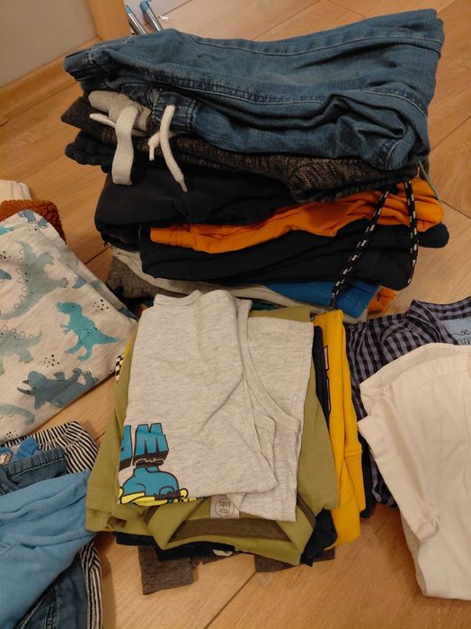 Zestaw ubranek dziecięcych na wzrost 110/116