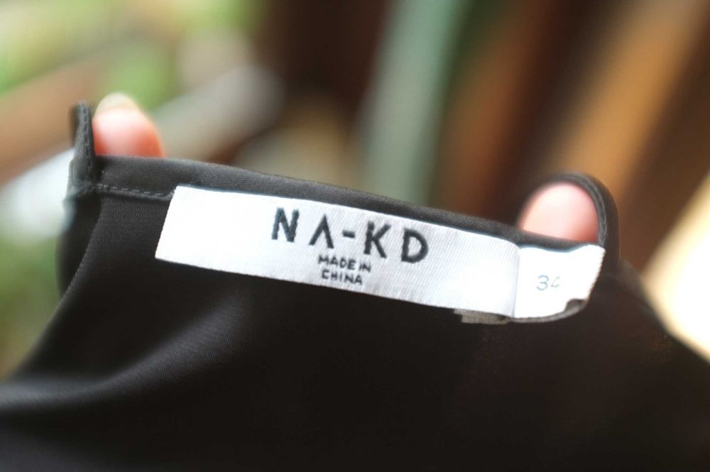 czarna satynowa bieliźniana sukienka NA-KD mini woda slippery