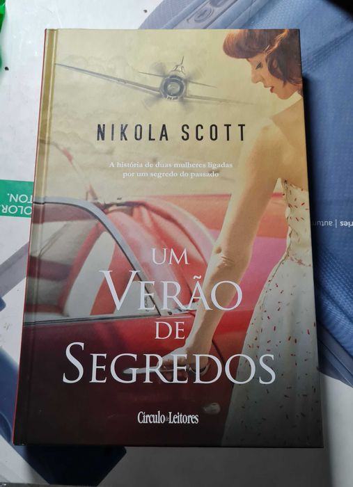 Um Verão de Segredos de Nikola Scott