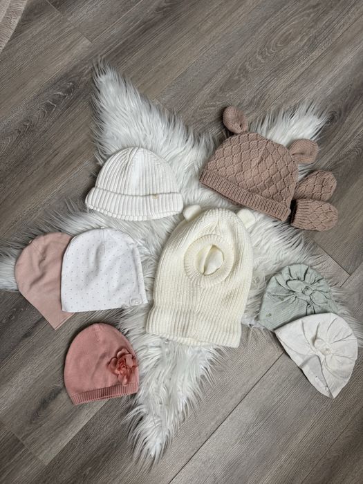 Шапки, продаються окремо.