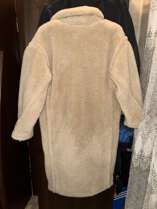 Шуба бежевая из искуственного меха