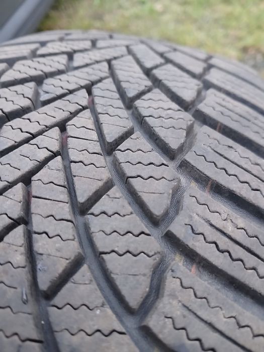 Bridgestone 185/60R/15 84T z 2019 r. (ZIMOWE)