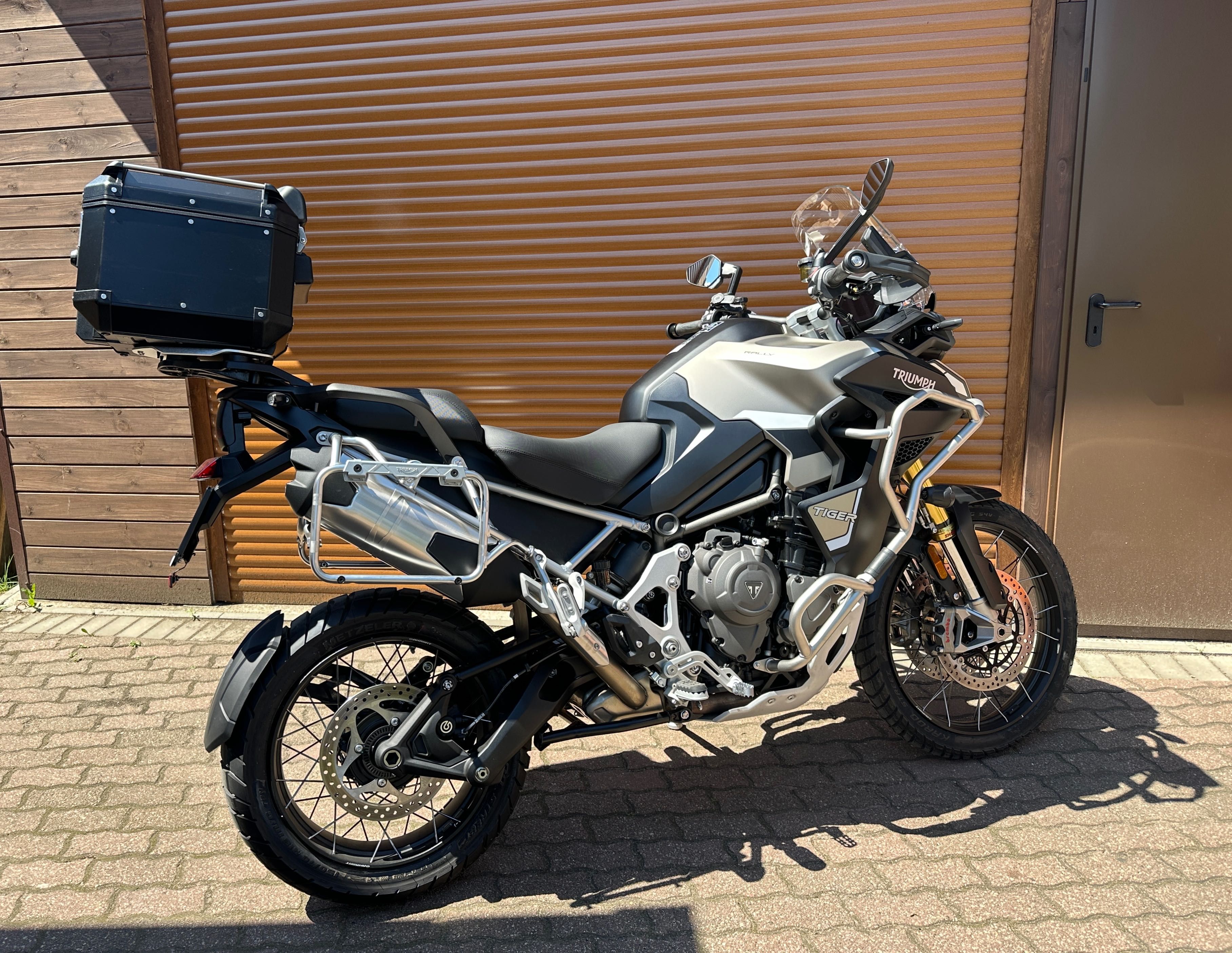NOWY TIGER 1200 RALLY EXPLORER - Wypożyczalnia Wyjątkowych Motocykli