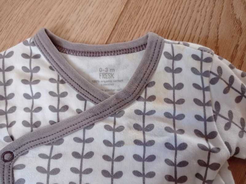 Komplecik niemowlęcy kaftanik i spodnie rozmiar 0-3 miesiąca