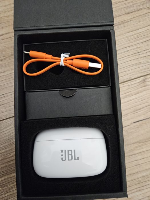 Słuchawki JBl live300tws