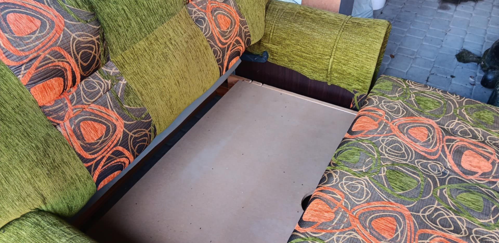 Sofa z pojemnikiem na pościel używana