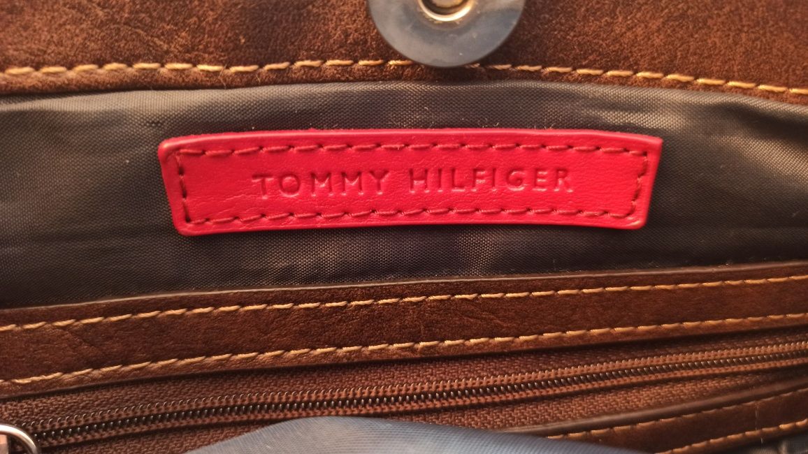 Torebka kuferek Tommy Hilfiger