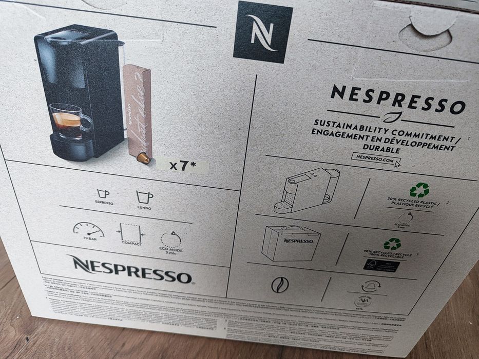 Máquina de café Nespresso Essenza Mini Nova