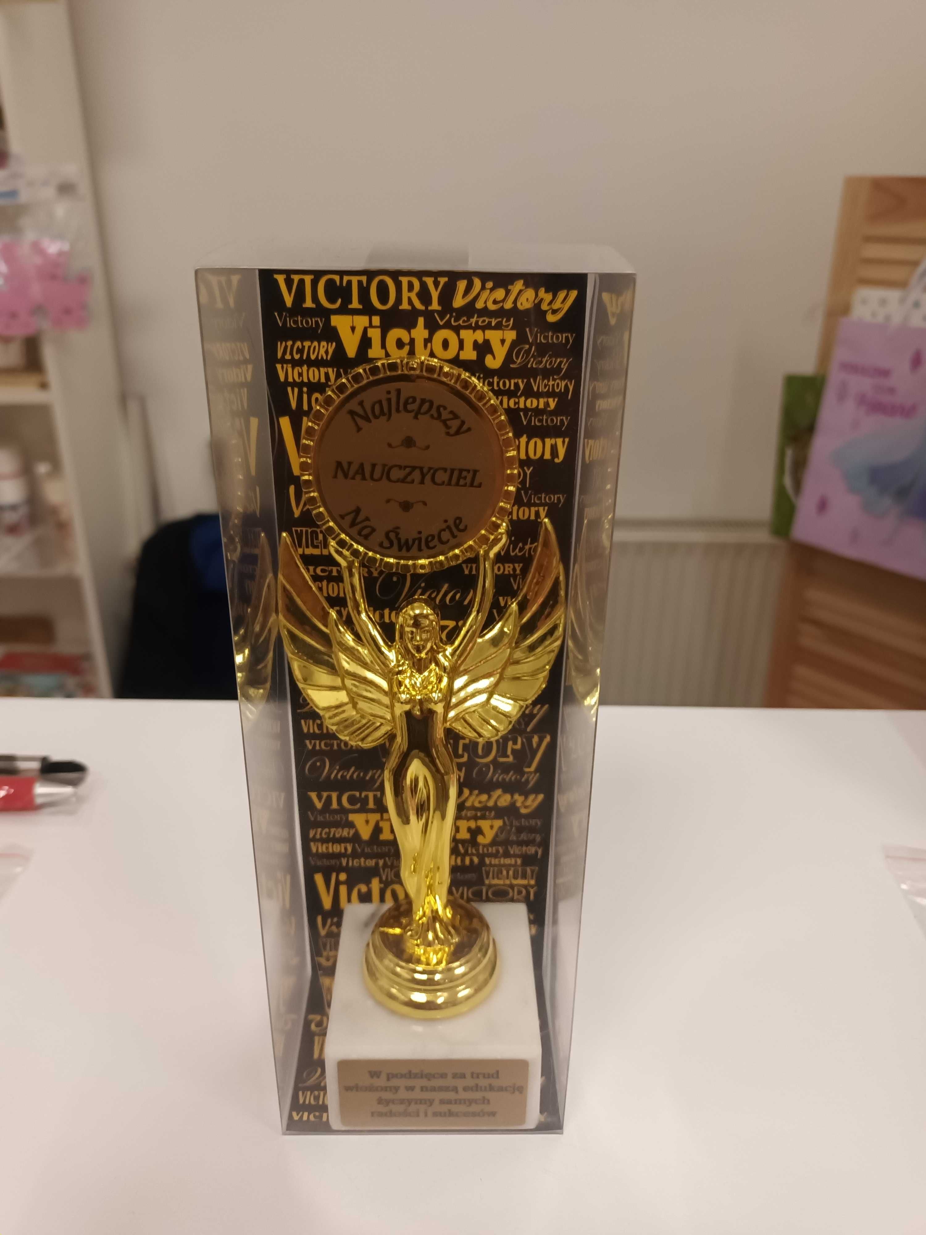 STATUETKA dla najlepszego nauczyciela - SUPER !