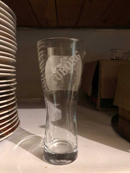 Продаж посуд, є багато позицій та кільксть