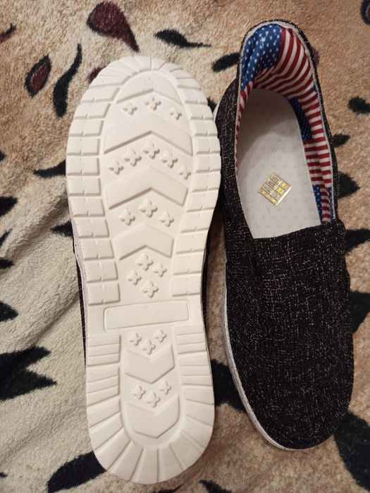 Макасины туфли тапочки.