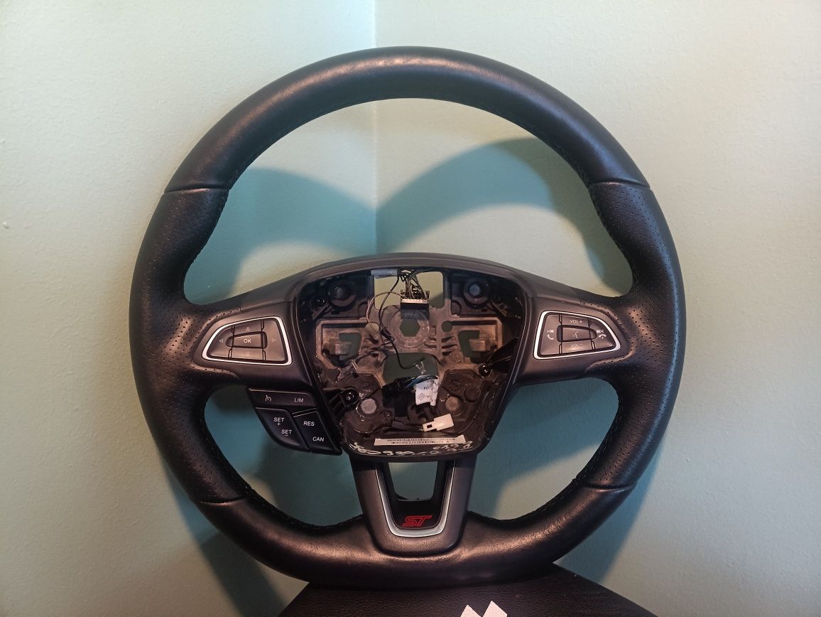 Kierownica Ford Focus MK3 ST podgrzewana z tempomatem/Kuga/C-Max