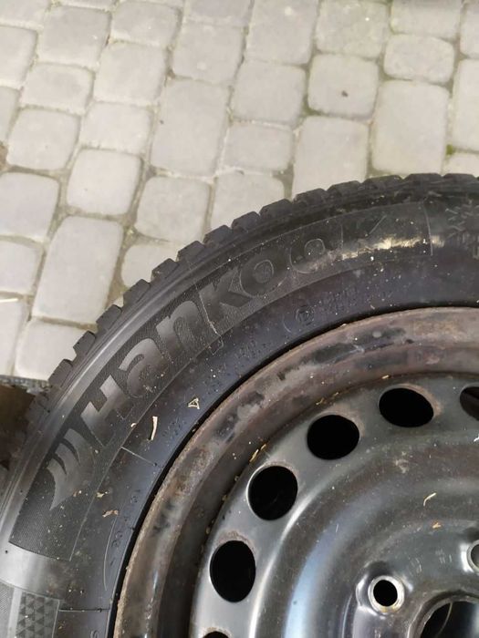 Шини зимові R 15 Hankook та Nokian разом із металевим диском