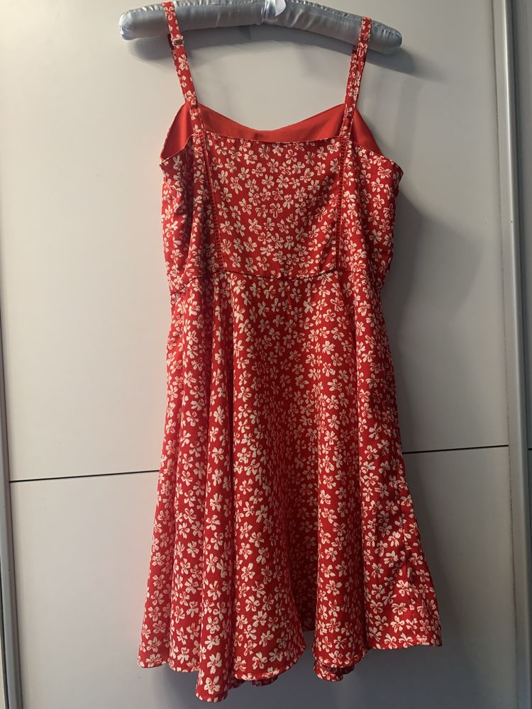 Czerwona letnia sukienka w kwiaty New Look rozmiar M