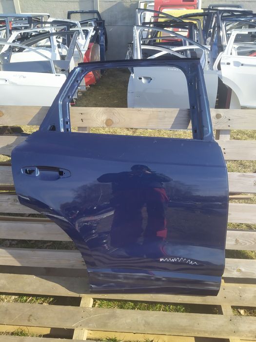 Drzwi prawy tył prawe tylne Audi Q3 II 83A