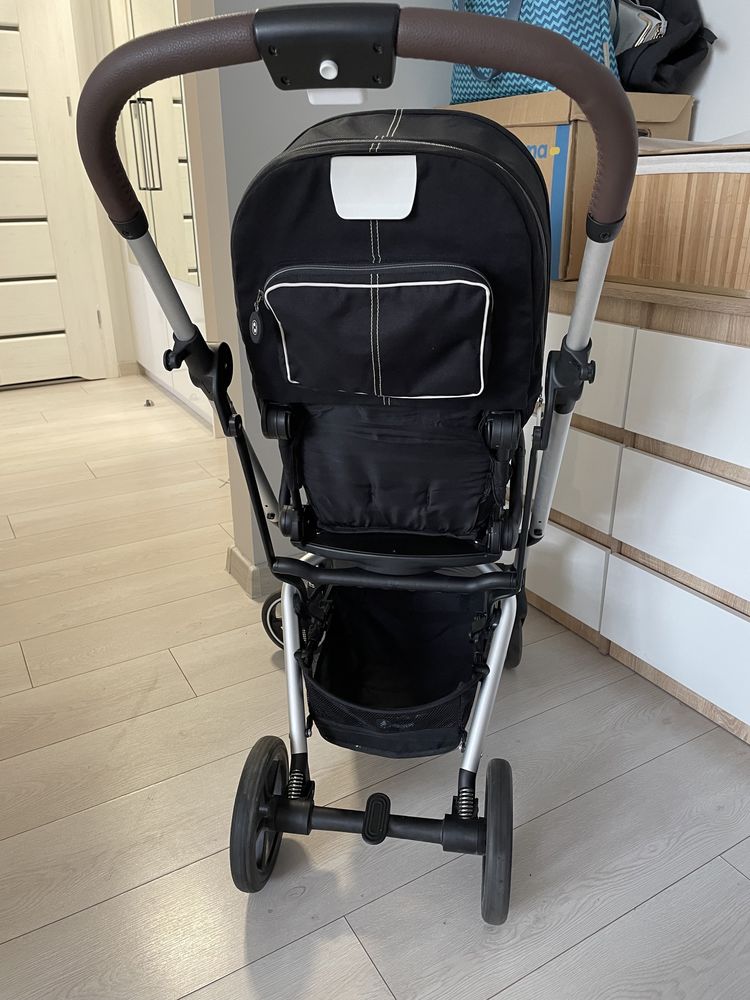 CYBEX Eezy S Twist+2 w Moon Black na ramie SILVER