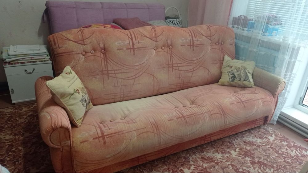 Диван для спальни , гостинной , дачи