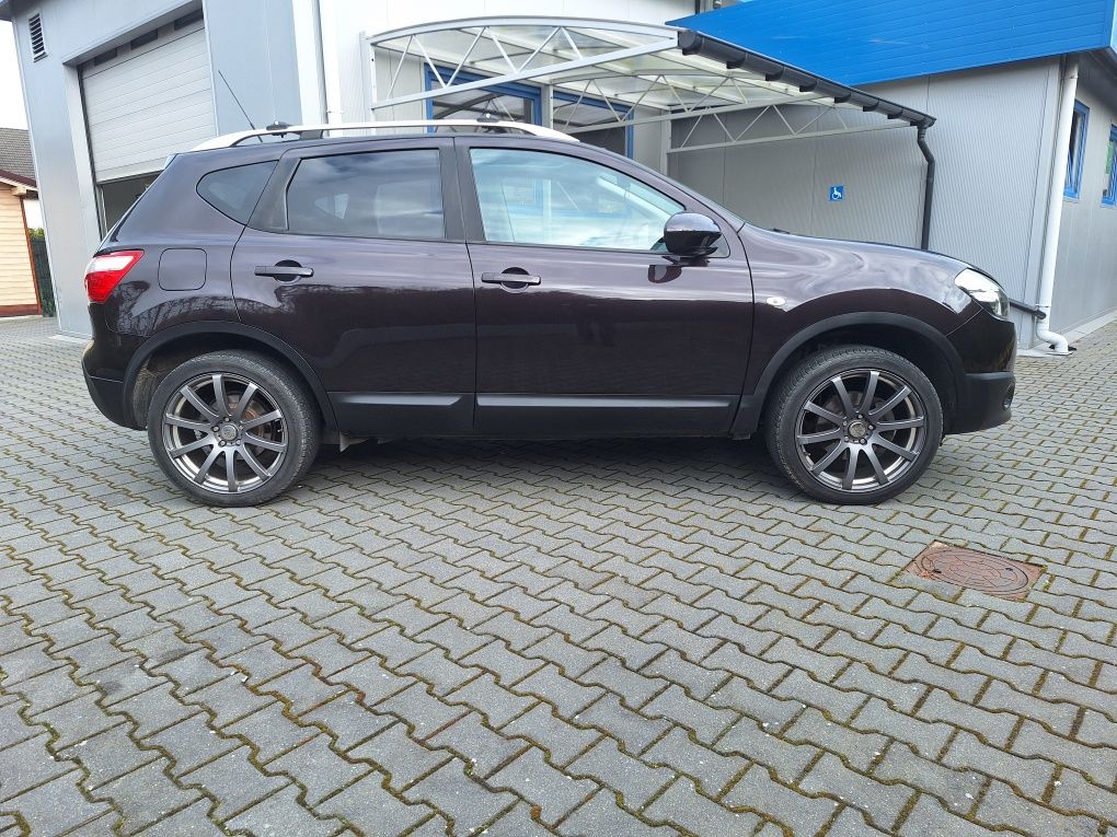 Nissan Qashqai 4x4 2,0 141 km manual kamera tempomat panorama alu